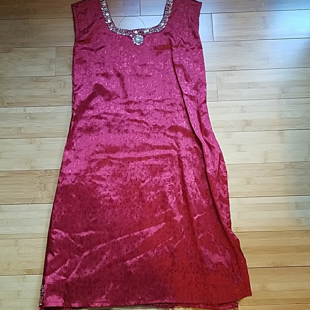 Red Indian wear - Picture 4 of 8